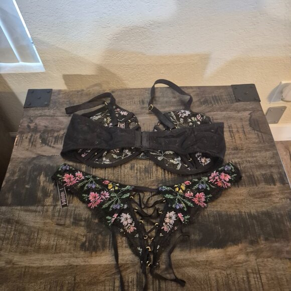 Victoria's Secret Floral Bra & Panty Set - Picture 4 of 4